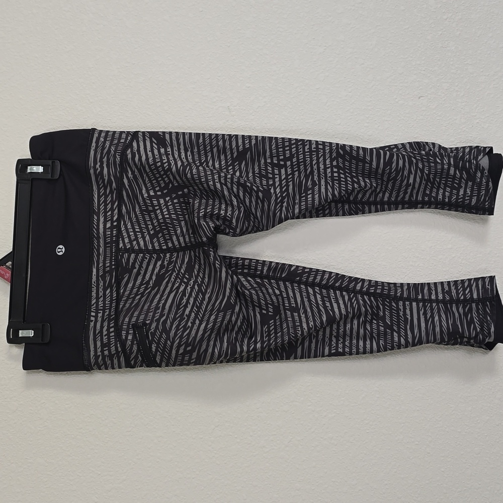 Lululemon size 4 - Picture 2 of 5
